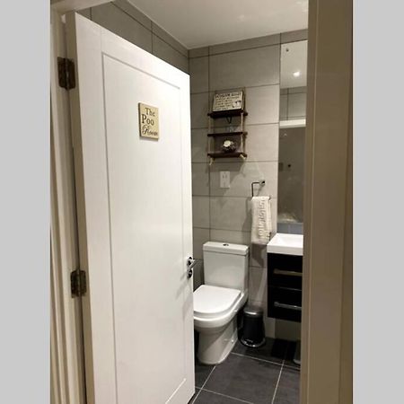 בורהמווד Luxury 1 Bedroom Apartment With Netflix & Parking מראה חיצוני תמונה