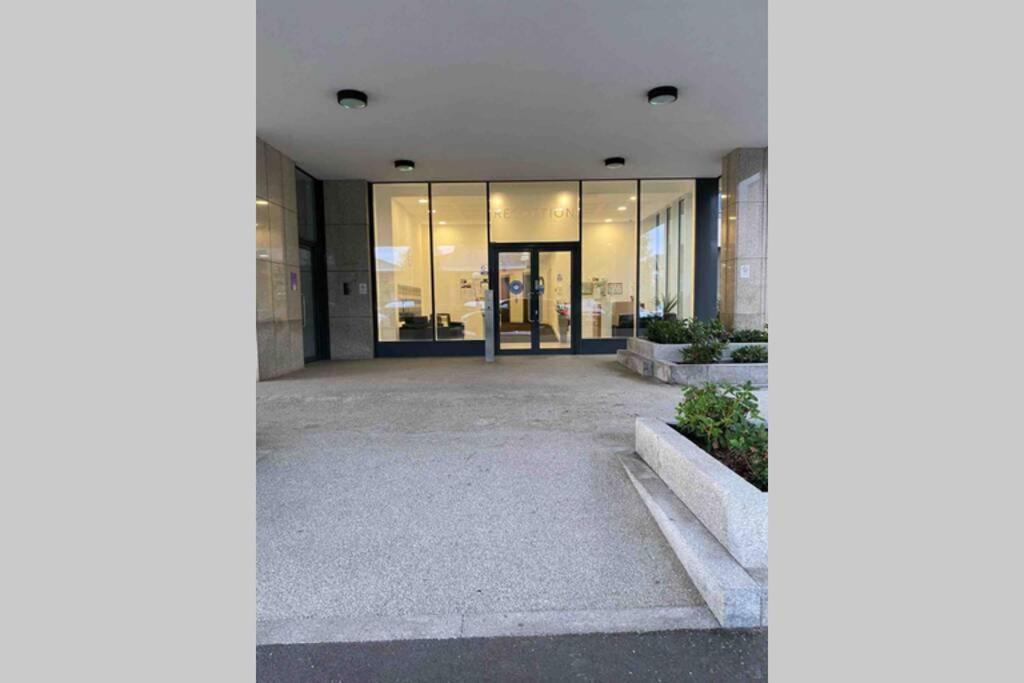 בורהמווד Luxury 1 Bedroom Apartment With Netflix & Parking מראה חיצוני תמונה